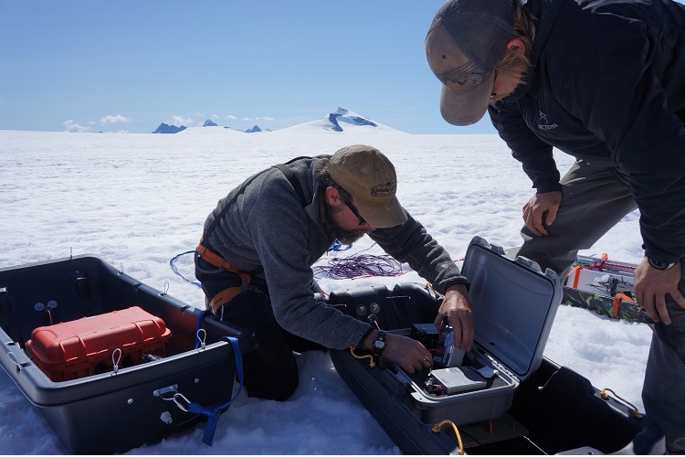 Ice Penetrating Radar system running on the ice